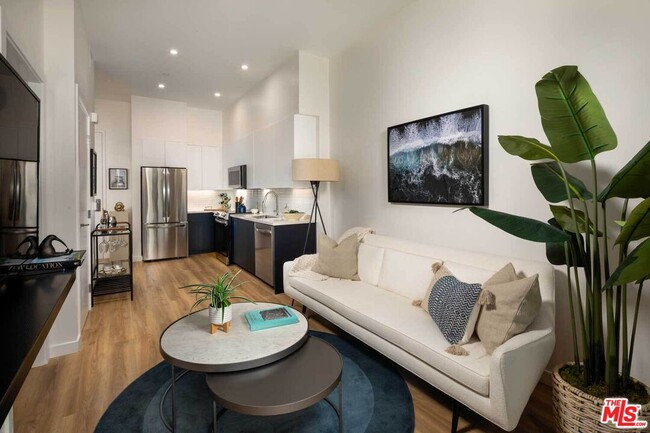 Building Photo - 3223 Wilshire Blvd Unit 204 Rental