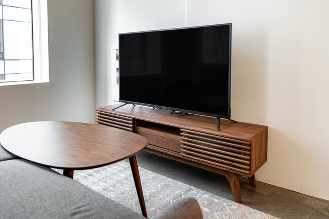 Building Photo - 18 10th St