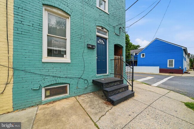 Photo - 403 W South St