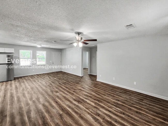 Photo - 725 W Creek Cir