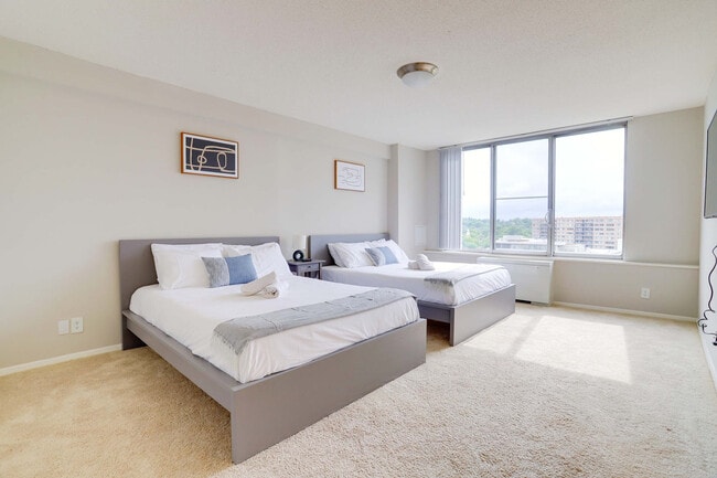 Photo - 2111 Richmond Hwy Unidad FL11-ID1022382P