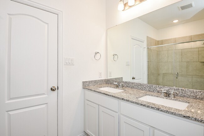 Photo - 31326 Black Frst Xing