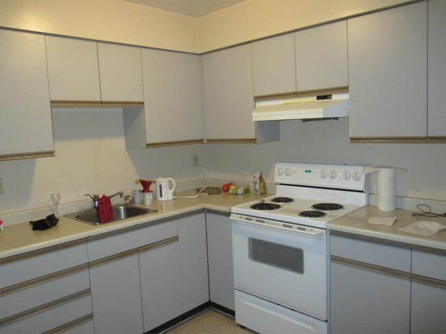 Photo - 2500 Quadra St Unit 204