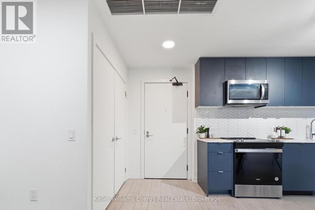 Photo - 1614 Charles St Unit 522