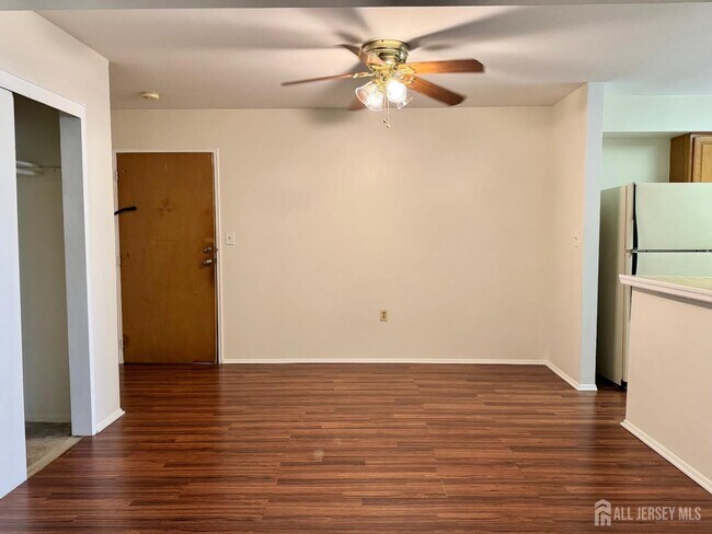 Photo - 42A5 Woodedge Ave Unit 1