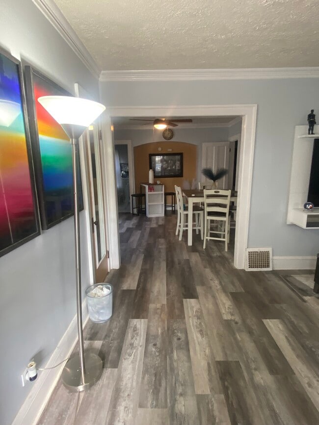 Photo - 14111 Jenne Ave Unidad For rent lower