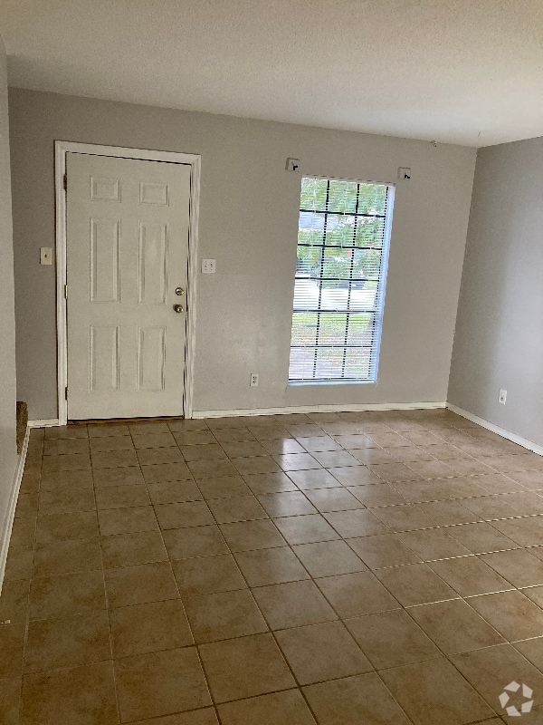 Building Photo - 2203 Jurgensen St Rental