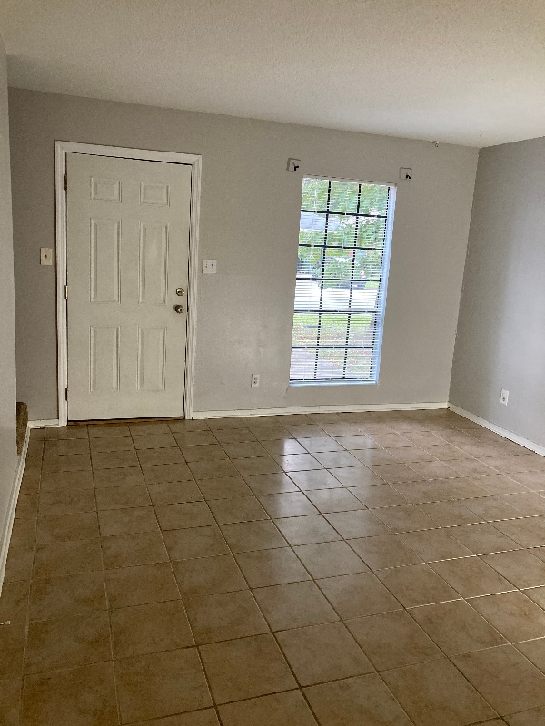 Building Photo - 2203 Jurgensen St Rental