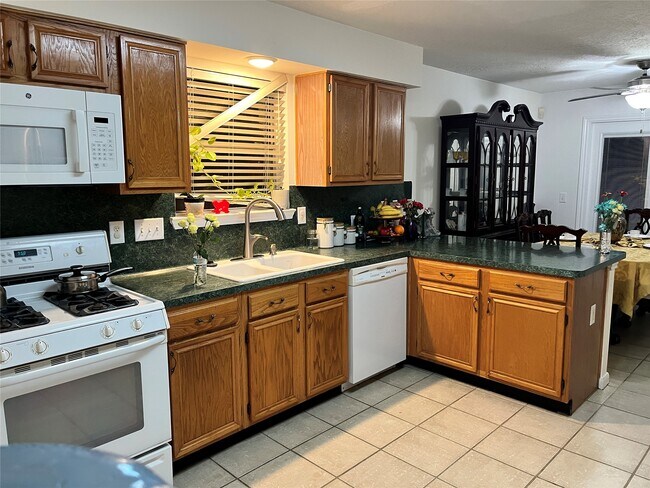 Photo - 28723 Sedgefield St