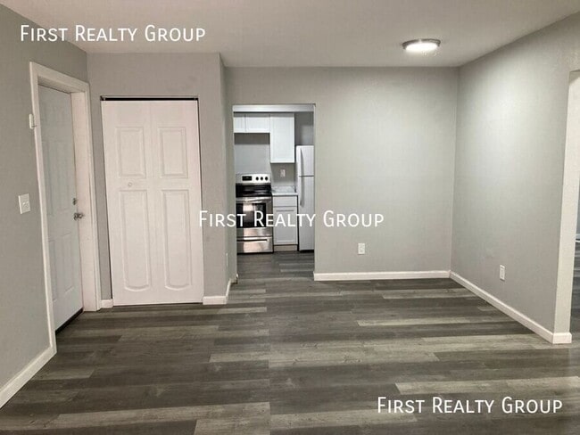 Photo - 305 N Broadway-#3 Unidad #3