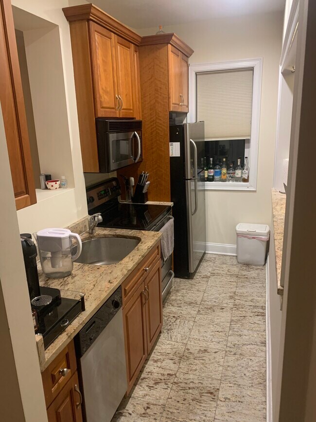 Building Photo - 1867 Beacon St Unit 1-bed 1 bath Brookline Rental