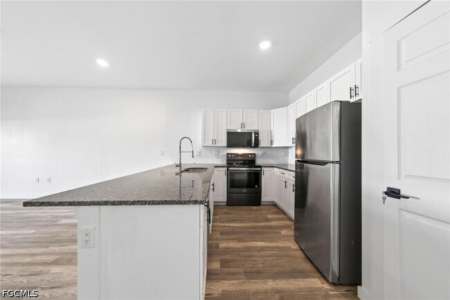 Photo - 1530 Gilbert Ave S