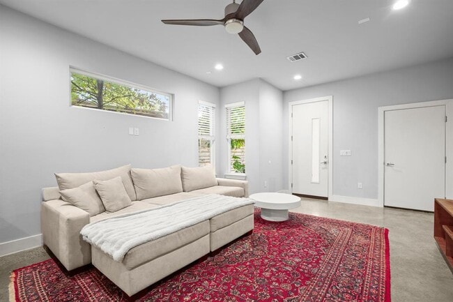 Photo - 1220 Delano St Unit B