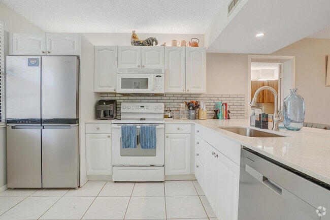 Building Photo - 6037 Balboa Cir Unit 202 Rental