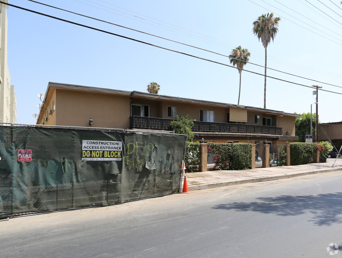 Photo - 6615 Darby Ave