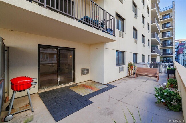 Photo - 420 Shore Rd Unit 1F