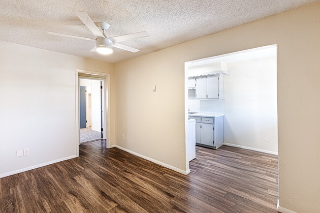 Lacarolyn Apartments - Lacarolyn Apartments