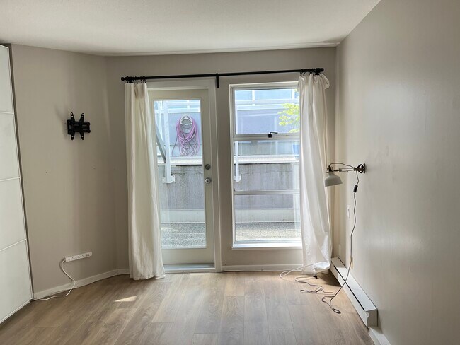 Photo - 2-973 W 7th Ave Unité 2