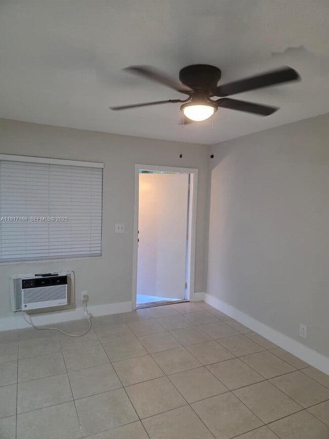 Photo - 435 NW 41st St Unit 2