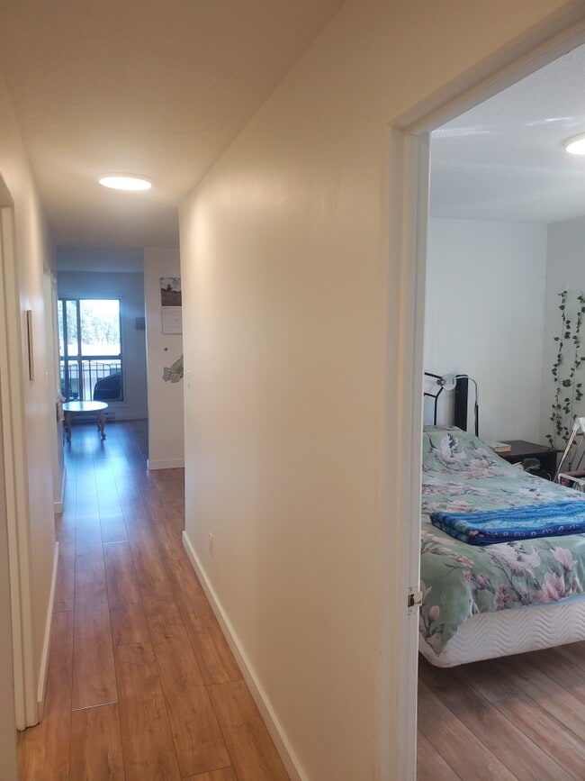 430-430 Stewart Ave