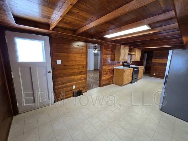 Photo - 304 N Nesbit Rd