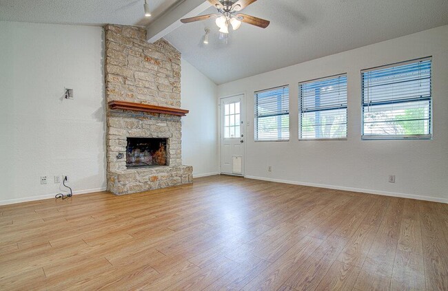 Photo - 1909 Scofield Ln