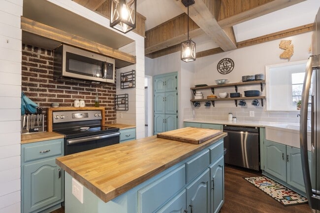 Photo - Perfect Home for Beauty & Privacy!