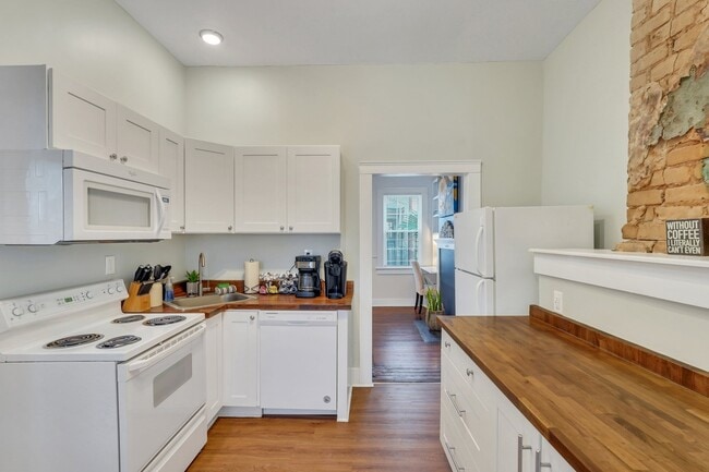 Photo - 307 W Waldburg Ln