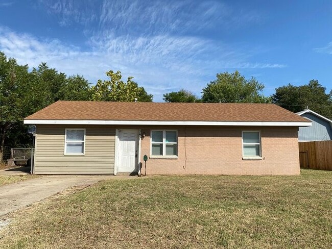 Building Photo - 2 bed 1 bath plus BONUS ROOM in Del City