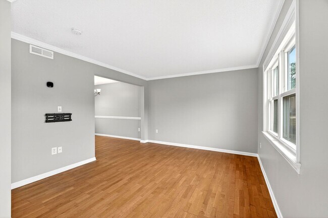 Photo - Quiet Retreat, Prime Location!