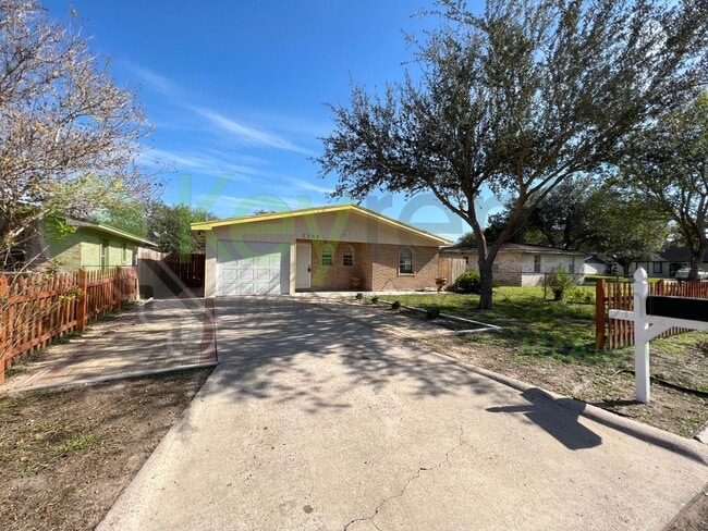 Photo - Beautiful 3bed/1.5 bath home in Edinburg!
