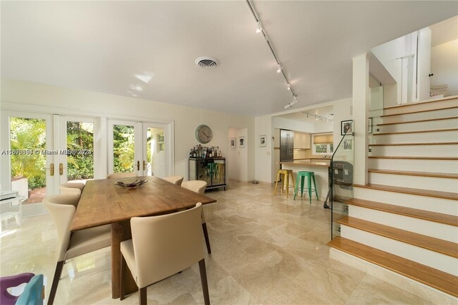 Photo - 900 Andres Ave