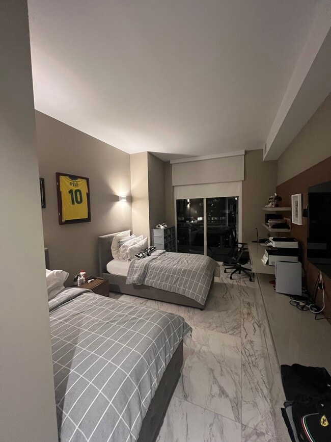 Building Photo - 21205 Yacht Club Dr Unit 2605