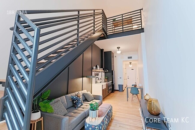 Building Photo - 310 E 39th- Rental