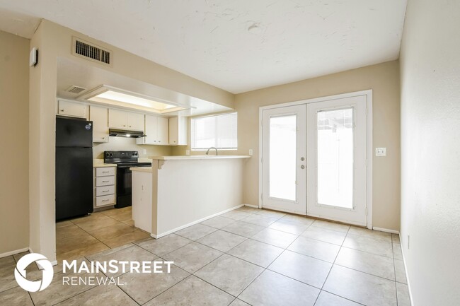 Photo - 2833 E Beck Ln