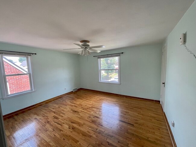 Master bedroom - 1453 Woodbine St Unit 2