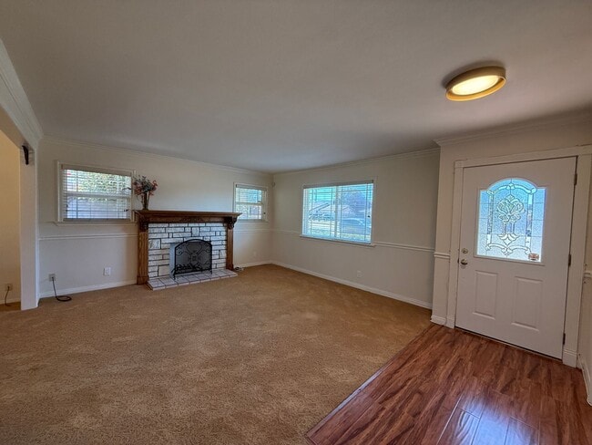 Photo - 735 Patterson Rd