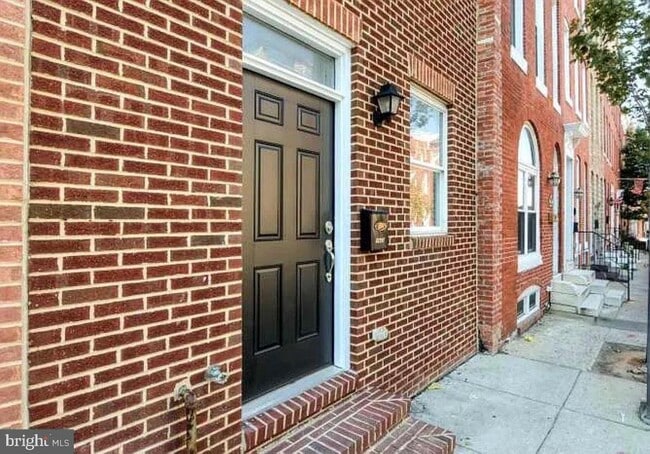 Building Photo - 1620 Light St