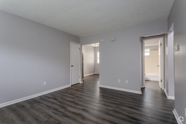2BR, 1BA - 650 SF - Living Room