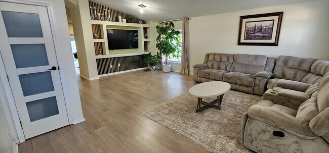 Photo - 530 Wellesly St