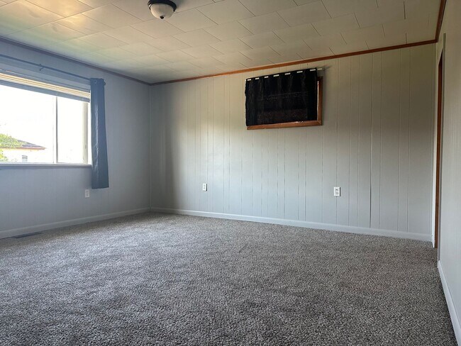 Photo - 3 Bedroom Home Uhrichsville, Ohio