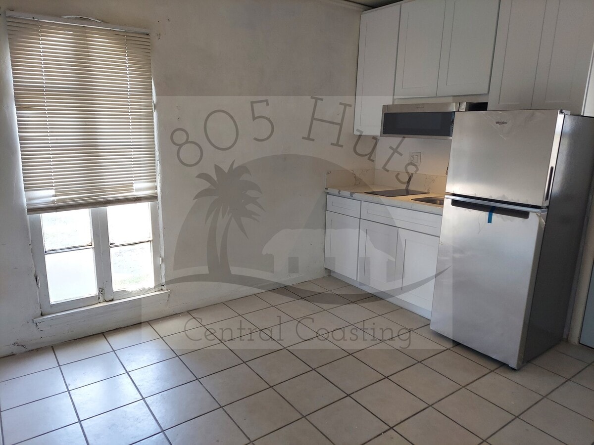 Photo - 327 W Tunnell St