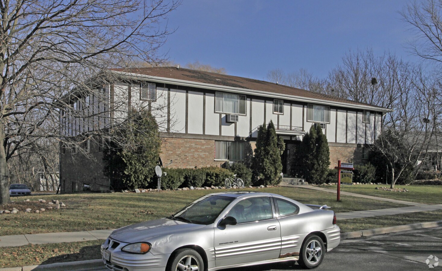 Photo - Woodlawn Apartments