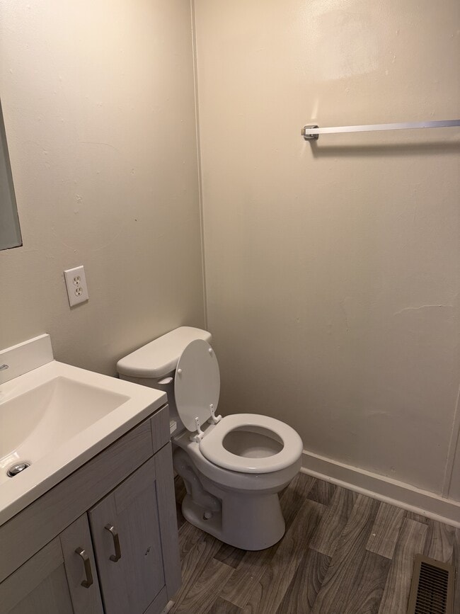 Photo - 61 Platinum Dr