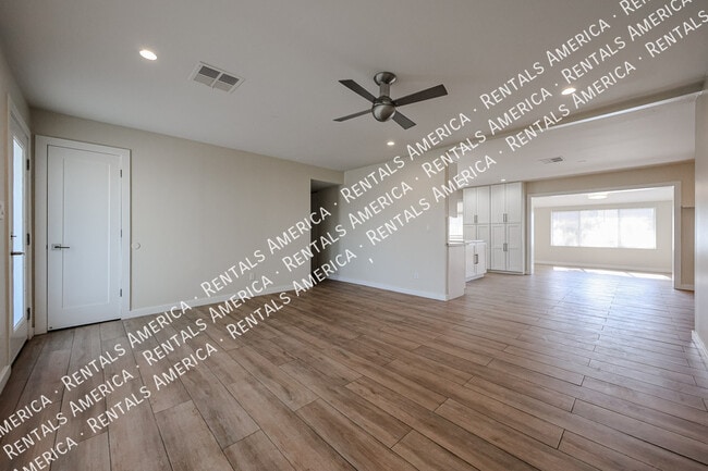 Photo - 105 E Hermosa Dr