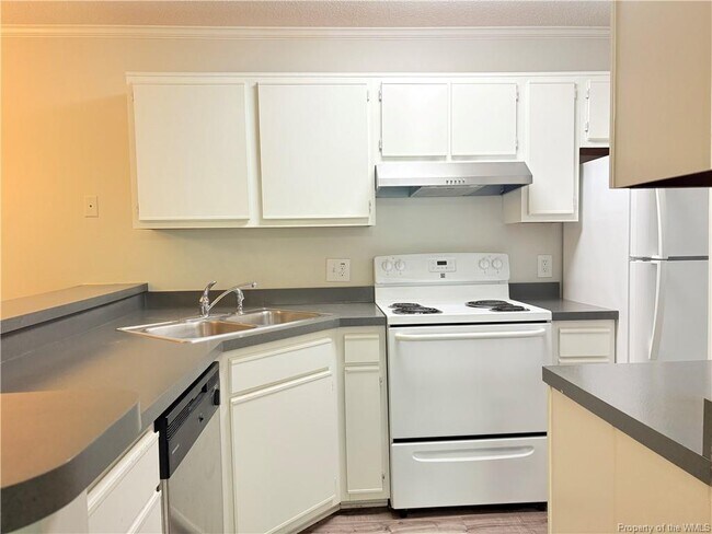 Photo - 105H Stratford Dr