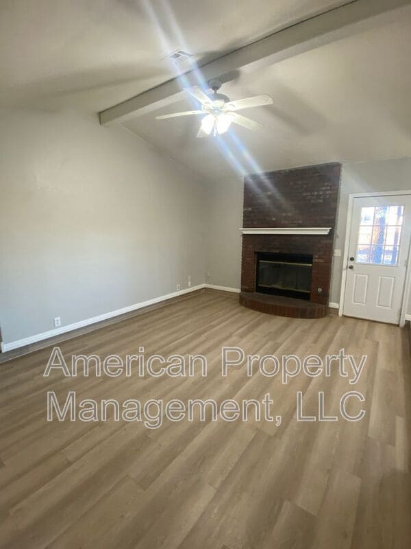 Photo - 1132 N Hickory Dr