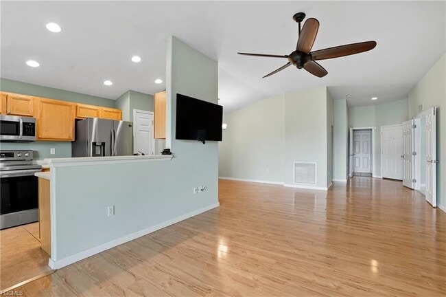 Photo - 2427 Woodbourne Pl