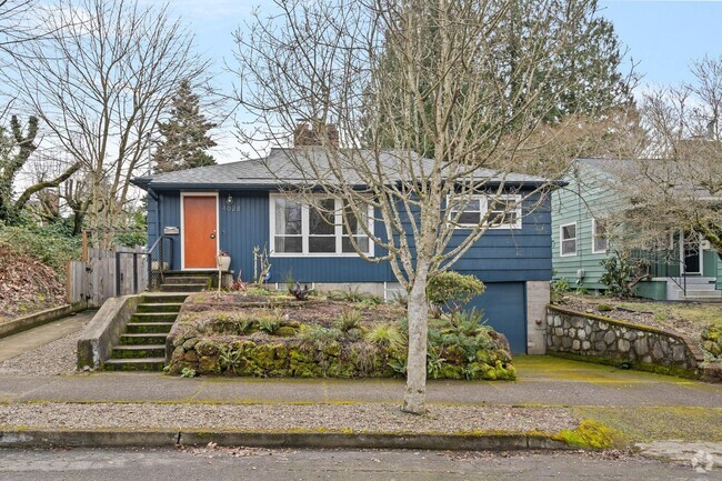 Building Photo - Cute, bright 3-bdrm/1-bath Mid-century mod... Rental