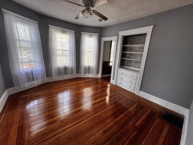 Building Photo - 32 Cedar St Unit 3 Rental